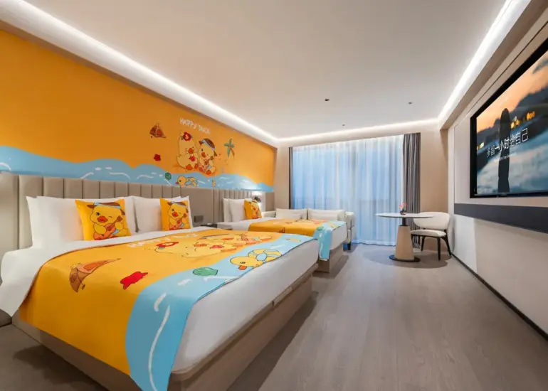 Sala familiar con temática de patos