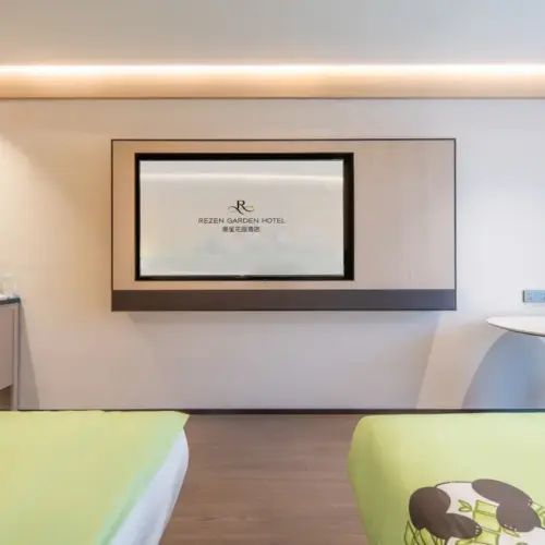Habitación familiar con temática del pequeño panda