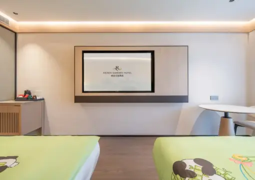 Habitación familiar con temática del pequeño panda